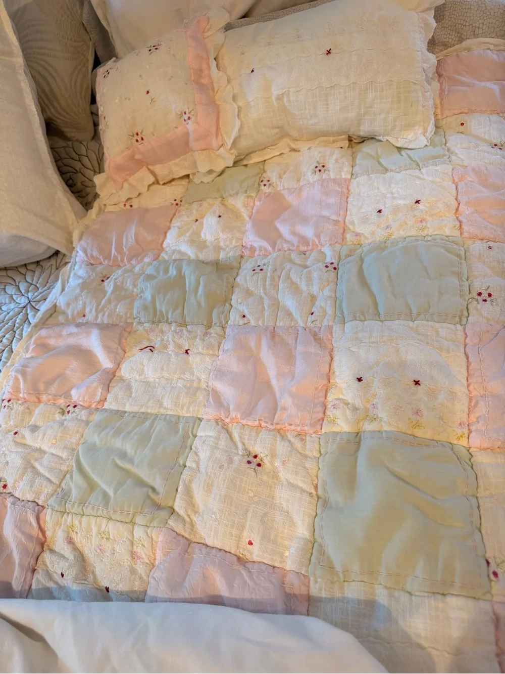 Cream Patchwork Quilt Bedspread with Pink & Blue Accents